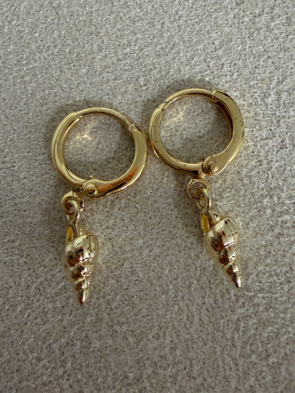 Conch Shell Mini Hoop Earrings - Picture 3 of 6